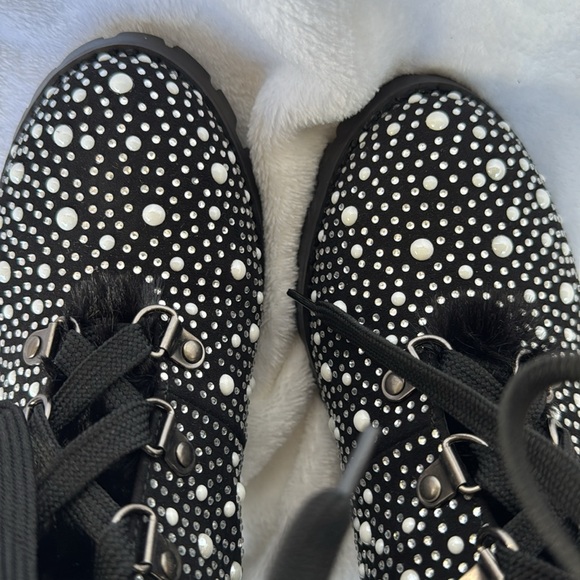 LAUREN LORRAINE PEARL-AND RHINESTONE FUR HEELED BOOTIE SIZE 6 - Picture 9 of 9